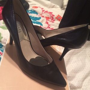 New!!! Michael Kors leather heels7 1/2