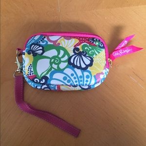 Lilly Pulitzer tech wristlet