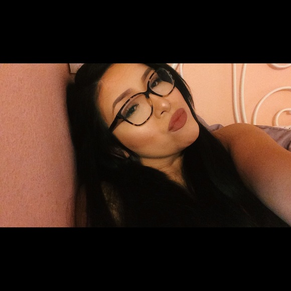 Meet your Posher, Amber - Picture 3 of 4