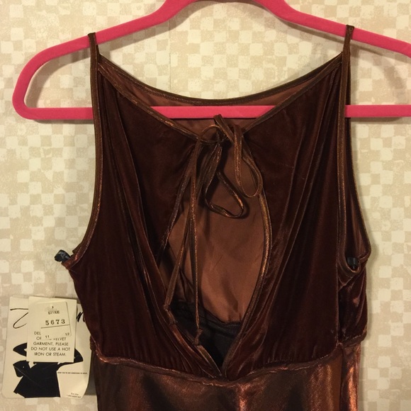 Gown - Picture 3 of 4