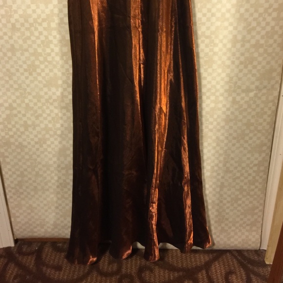 Gown - Picture 4 of 4