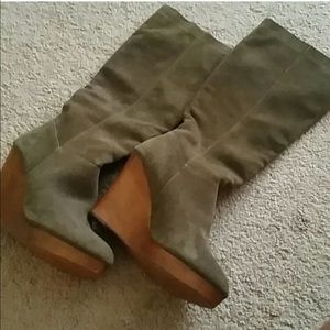 Suede wedge boot