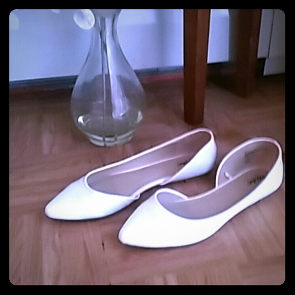 White point toe flats