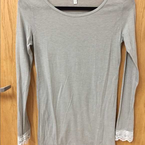 Delia's long sleeve tee - Picture 1 of 3