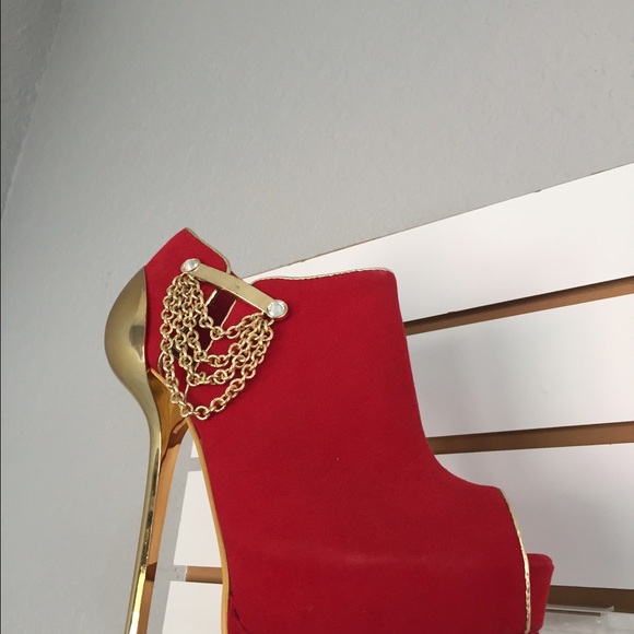 Shoes - Picture 1 of 3