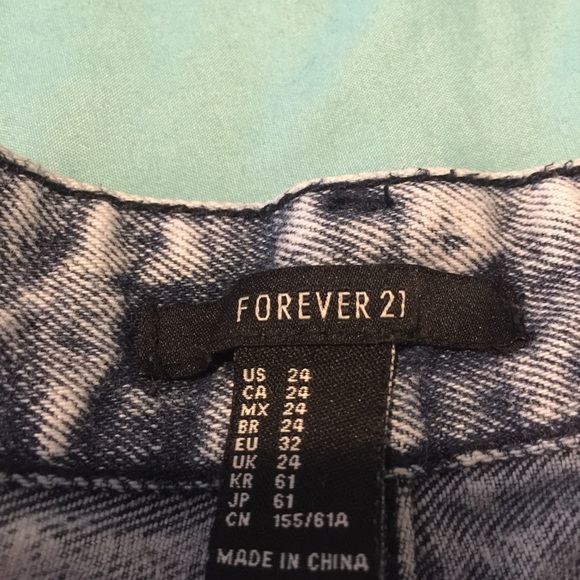 Distressed High Waisted Shorts - Picture 3 of 3