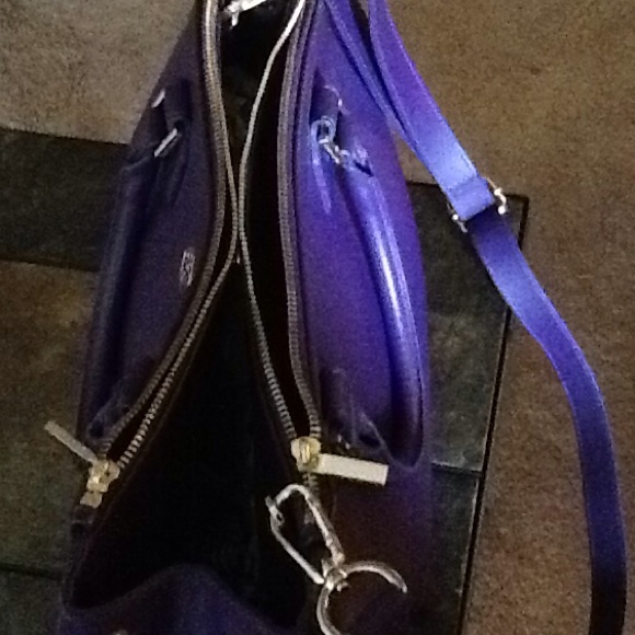 TORY BURCH DOUBLE ZIP ROBINSON! - Picture 4 of 4