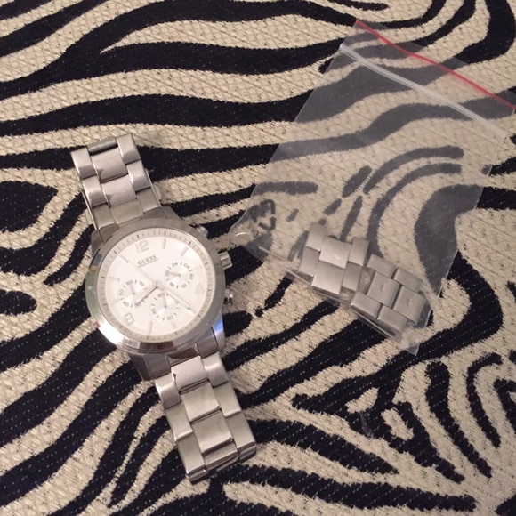 Guess Jewelry - 💫Guess silver woman's watch💫