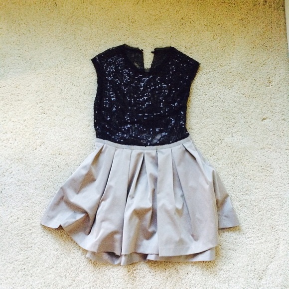 Dress - Picture 2 of 2