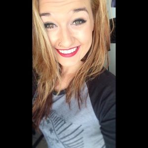 Meet your Posher, Becca