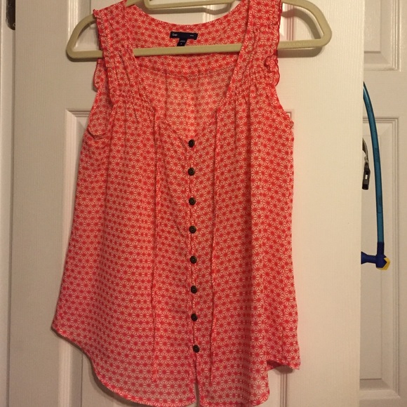 Red/white button down sleeveless top