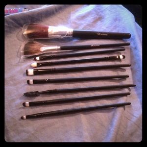 Makeup brush variety set