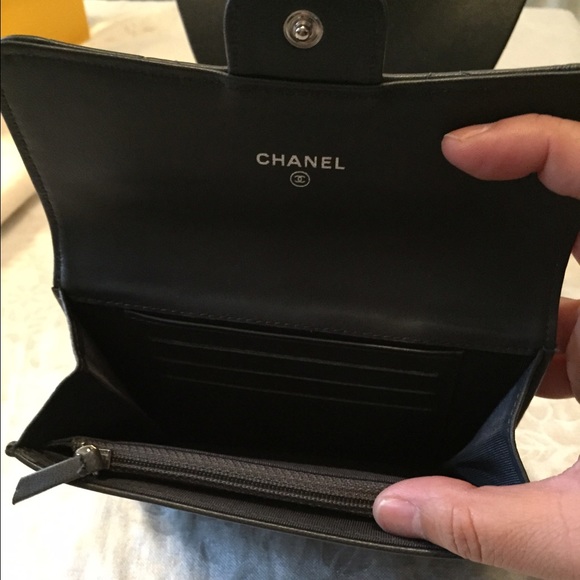 ββSOLDββ Classic Grey Chanel Wallet - Picture 3 of 4