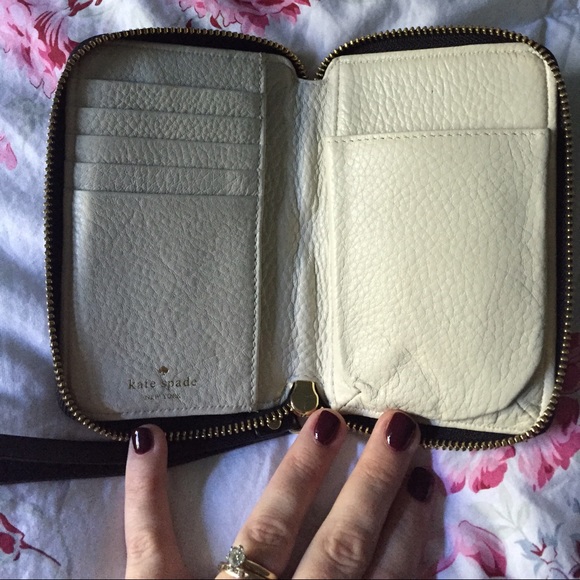 Kate Spade wristlet - Picture 4 of 4