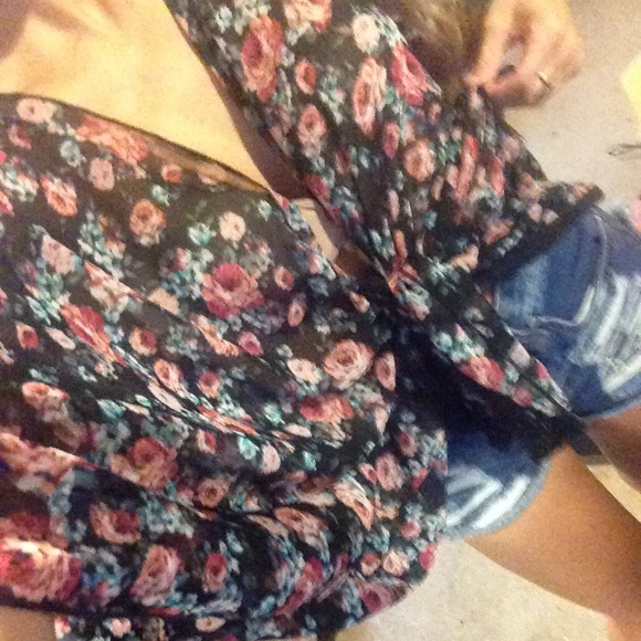 Flower print flowing top - Picture 2 of 2