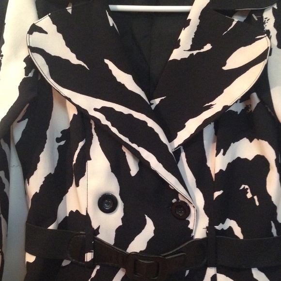 2 for $20 🛍  Like New Animal Zebra Black Coat - Picture 3 of 4