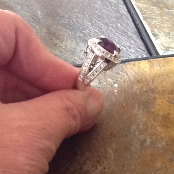 GORGEOUS PURPLE RING!! - Picture 2 of 4