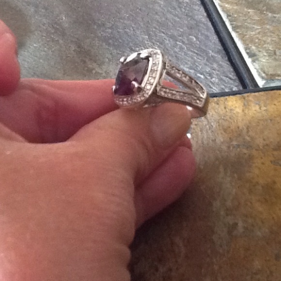 GORGEOUS PURPLE RING!! - Picture 3 of 4