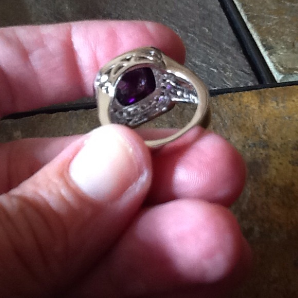 GORGEOUS PURPLE RING!! - Picture 4 of 4