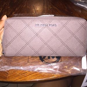 Cinder Jet Set Leather wallet NWT