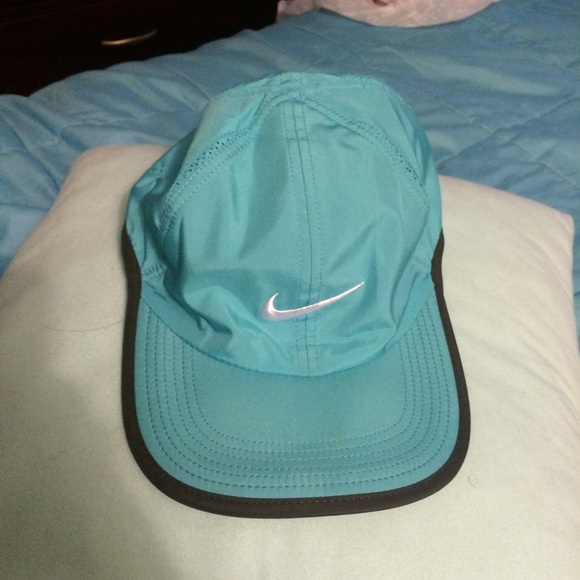 Nike featherlight dri-fit hat