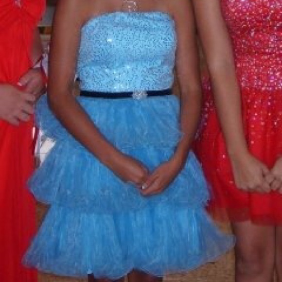 Formal dress, very good condition, only wore once - Picture 2 of 2