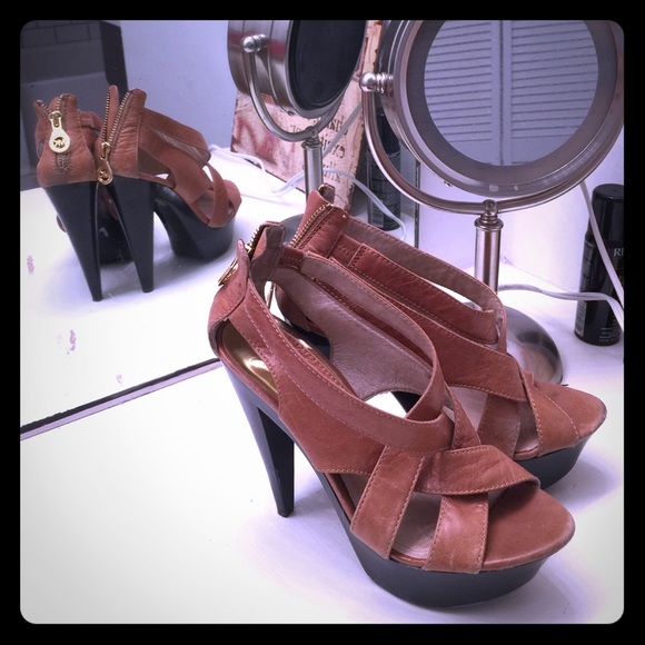 Light brown soft leather MK Michael Kors heels!