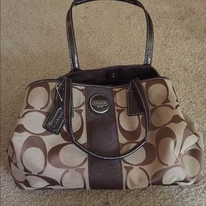 Coach signature purse with snap middle