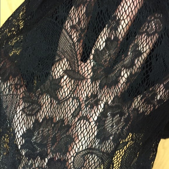 Black lace skirt - Picture 2 of 3