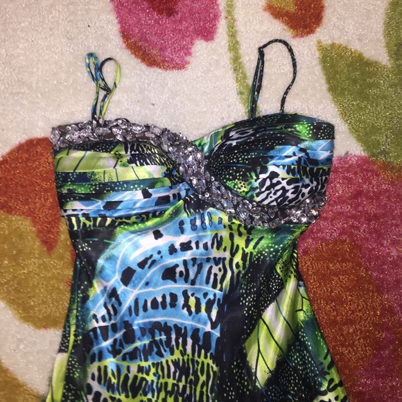 Formal dress - Picture 2 of 3