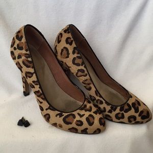 Faux calf hair leopard pumps