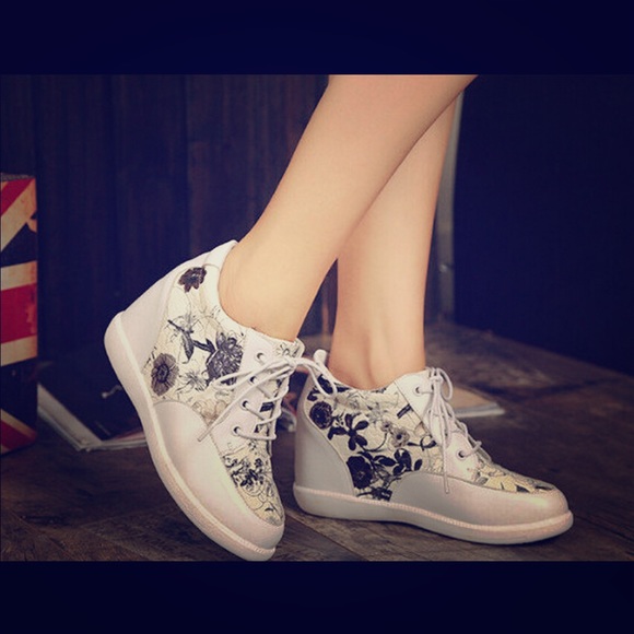 Women sneakers