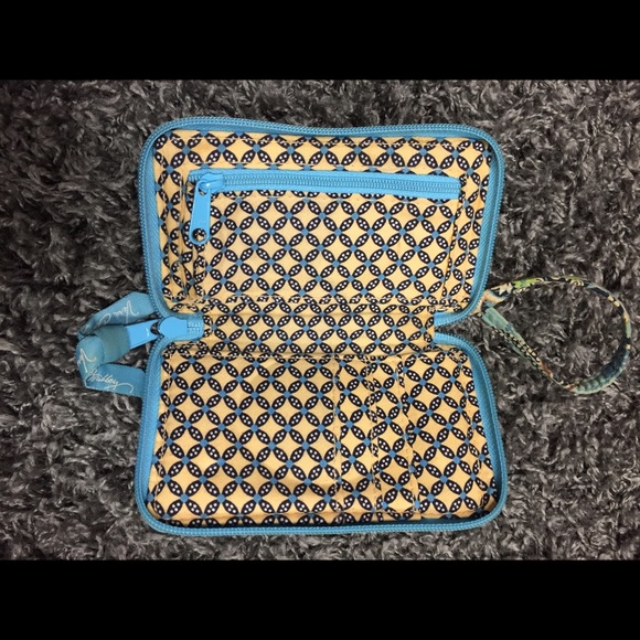 Vera Bradley iPhone wallet - Picture 3 of 3
