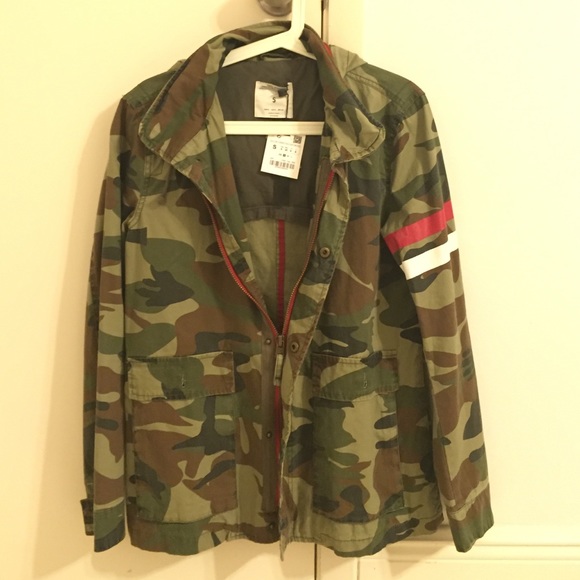 Zara Camouflage Jacket. Size S. Brand new with tag