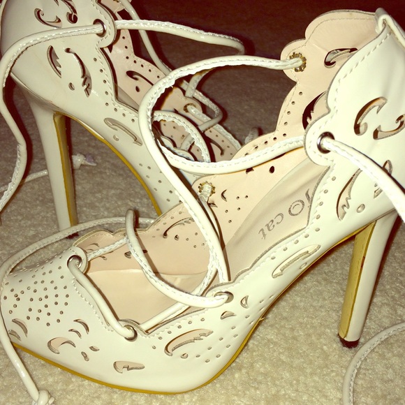TAN LOOK ALIKE KYLIE JENNER PUMPS!