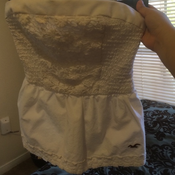 Hollister cute white top!