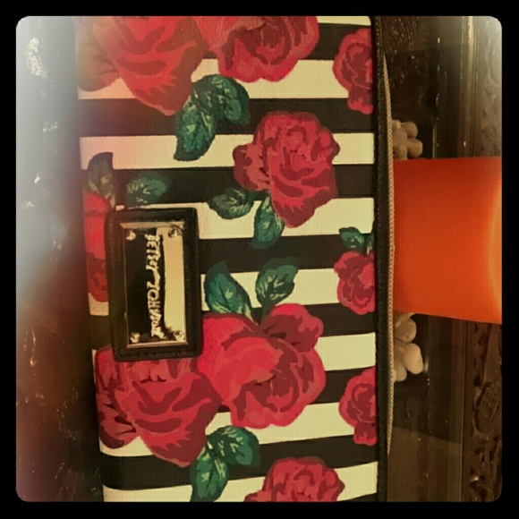 Betsy johnson fun zip wallet..