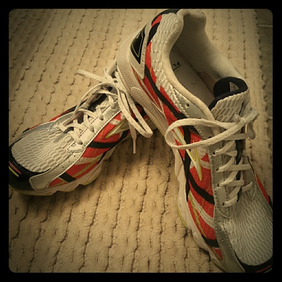 Brooks running shoe t five