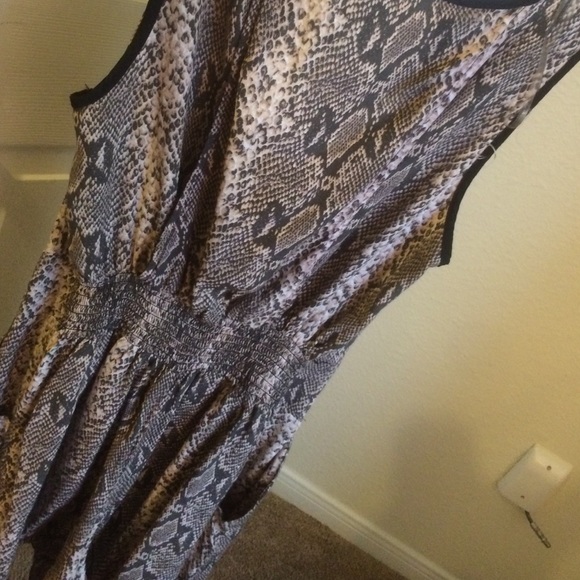 Romper - Picture 2 of 2