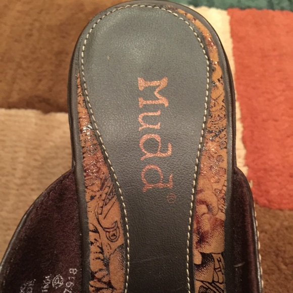 Super cute MUDD brand leather mules! - Picture 3 of 4