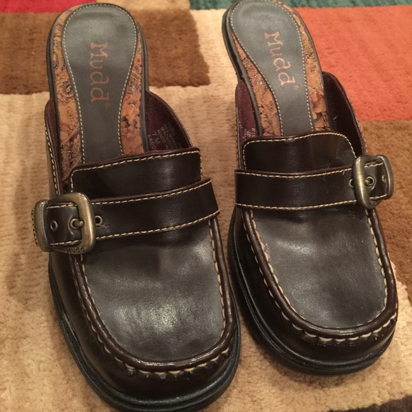 Super cute MUDD brand leather mules! - Picture 2 of 4