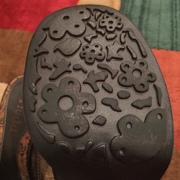 Super cute MUDD brand leather mules! - Picture 4 of 4