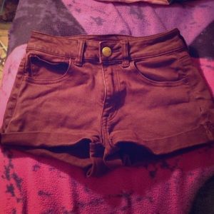 High wasted maroon shorts