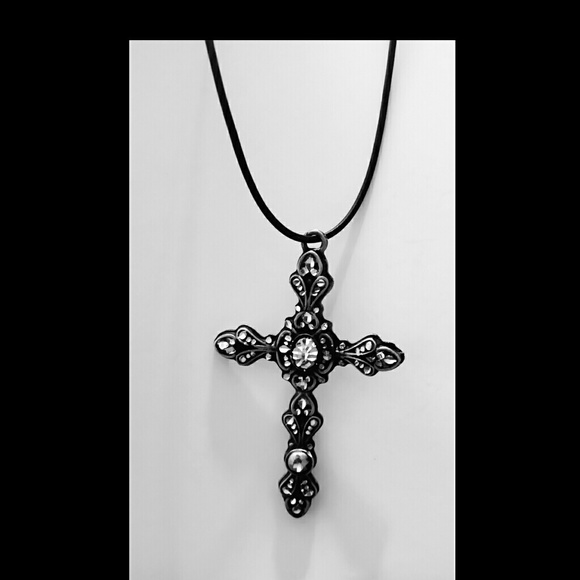 Hand diamond cut pewter necklace. - Picture 2 of 3