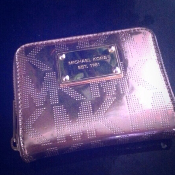 WALLET FOR @LISAANNE