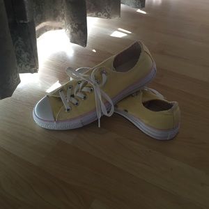 ✨Yellow and pink converse!✨