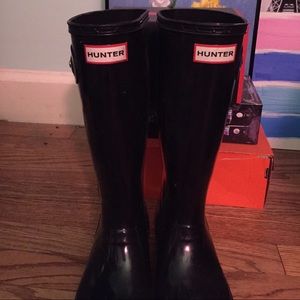 black hunter boots