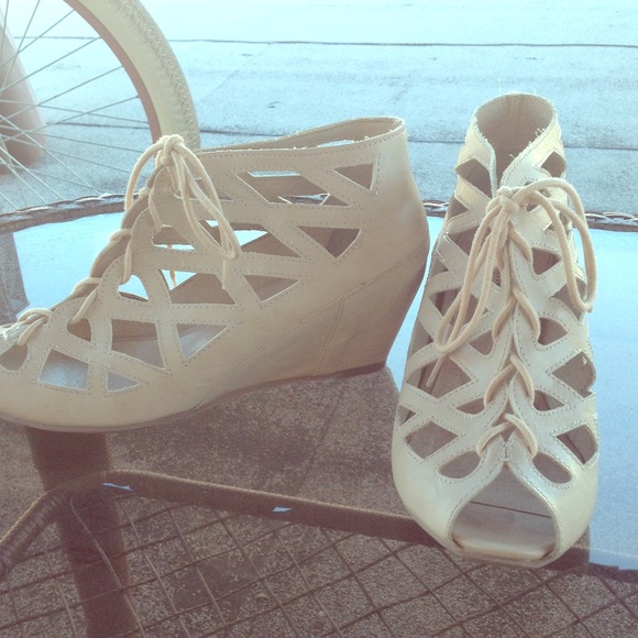 lace up wedge