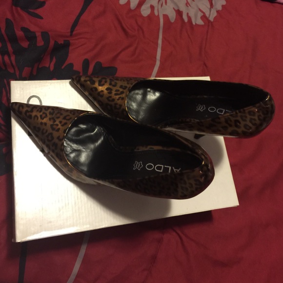 Leopard stiletto pumps