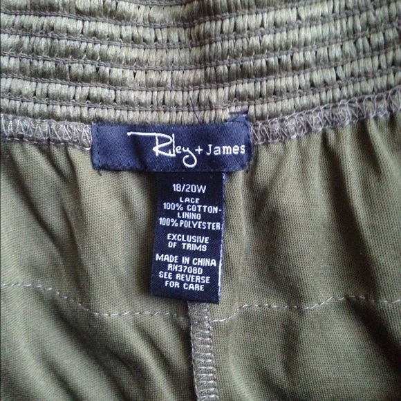 Olive green lace shorts - Picture 2 of 2